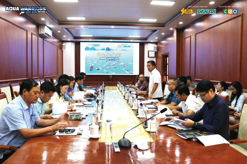 Ban tổ chức họp triển khai giải Aqua Warriors Vân Đồn 2025